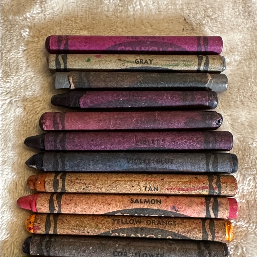 Vintage Crayola Binney and Smith Assorted Crayons 25 - Picture 3 of 5